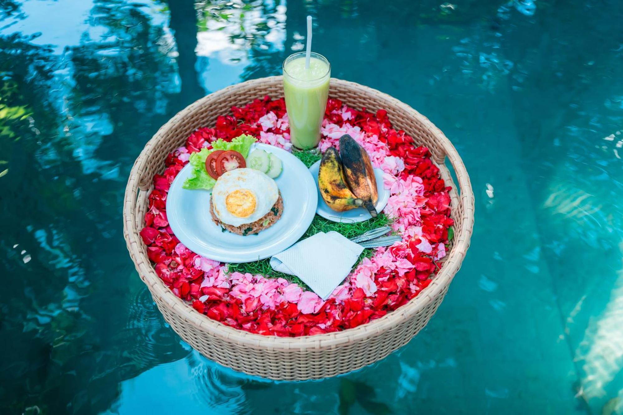 Ngesil Private Joglo & Pool Hotel อูบุด ภายนอก รูปภาพ