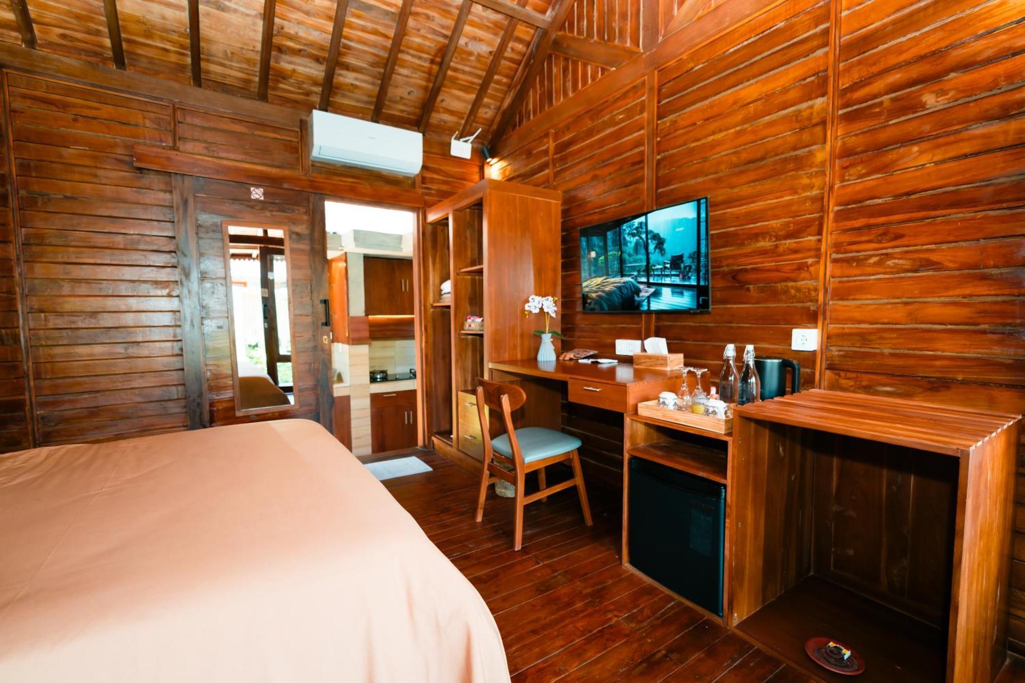 Ngesil Private Joglo & Pool Hotel อูบุด ภายนอก รูปภาพ