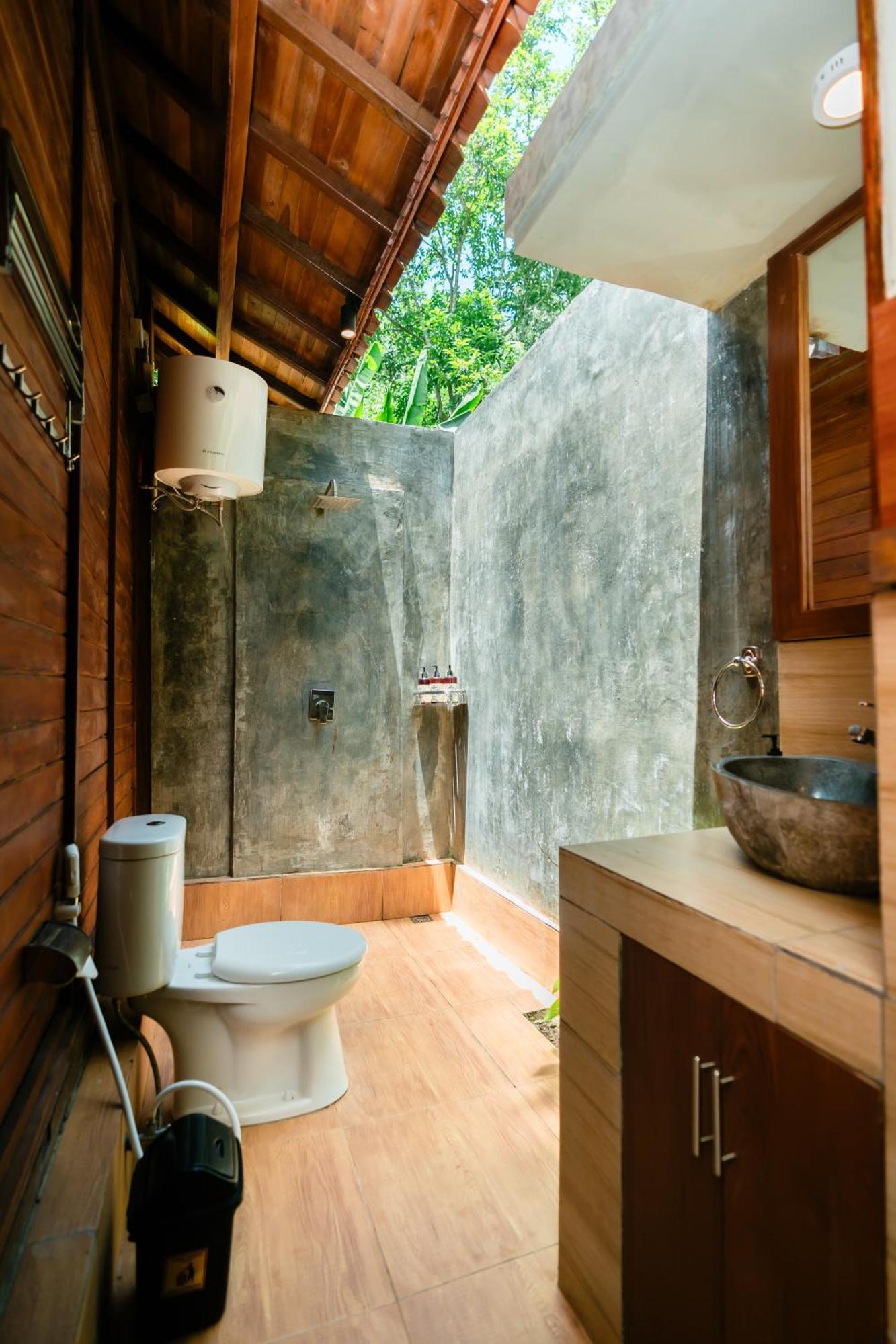 Ngesil Private Joglo & Pool Hotel อูบุด ภายนอก รูปภาพ