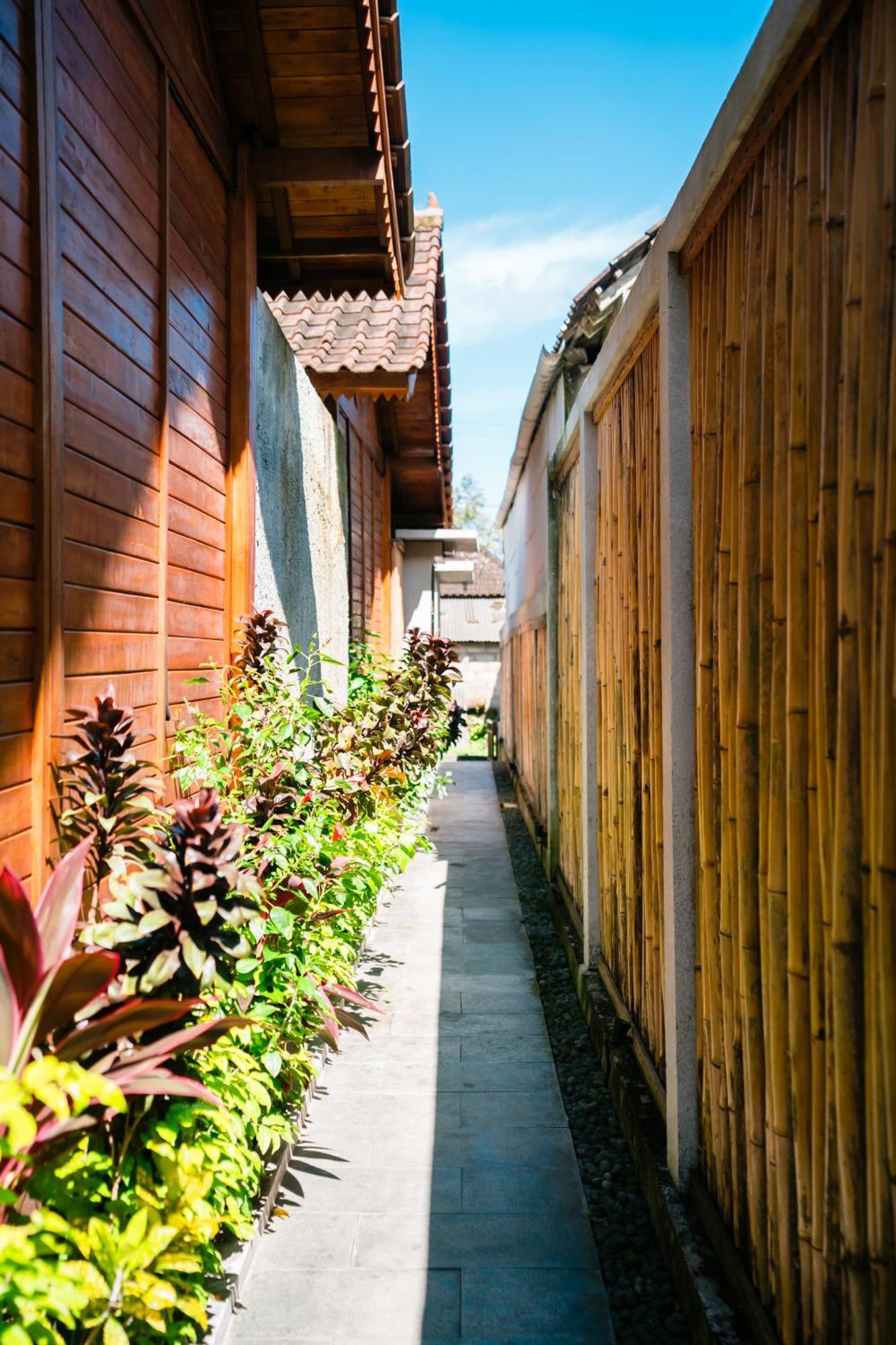 Ngesil Private Joglo & Pool Hotel อูบุด ภายนอก รูปภาพ